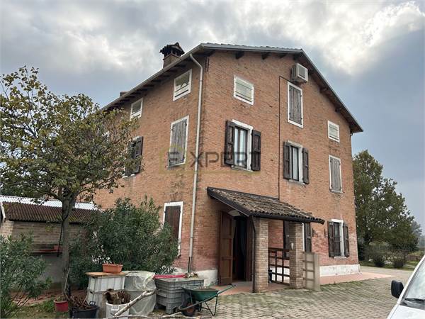 House of Character for sale in Modena