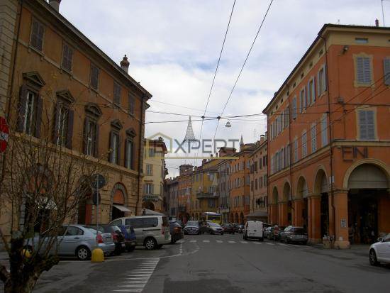 Commercial Premises / Showrooms for rent in Modena