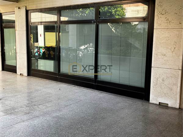 Affittasi negozio in Zona piazza risorgimento