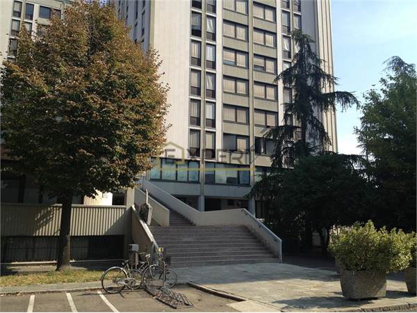 Viale Corassori - Studio/Ufficio ampio e luminoso