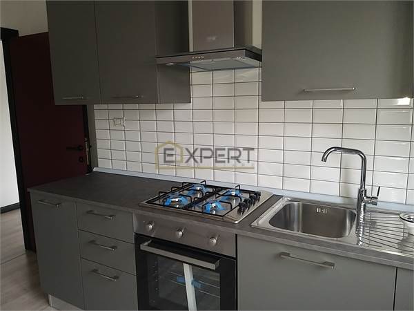 Affitasi appartamento arredato 