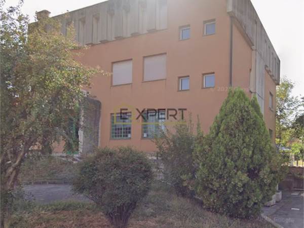 Vendesi intero Fabbricato ad uso misto riconvertitile 