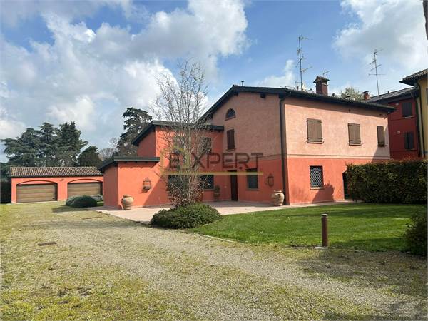 Baggiovara – Elegante porzione di rustico ristrutturato con ampio giardino privato