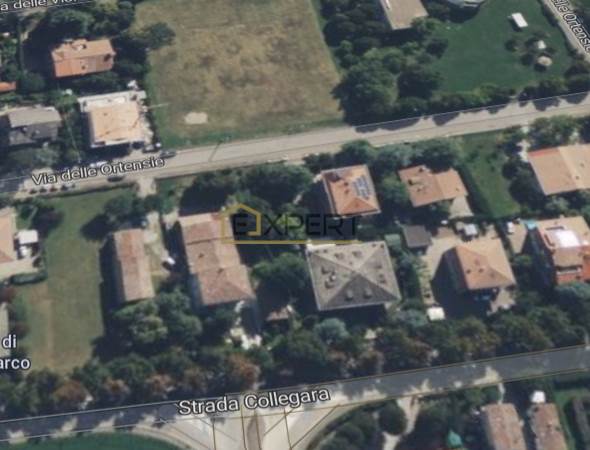 Villa indipendente, completamente ristrutturata, con giardino privato di circa 400 mq.